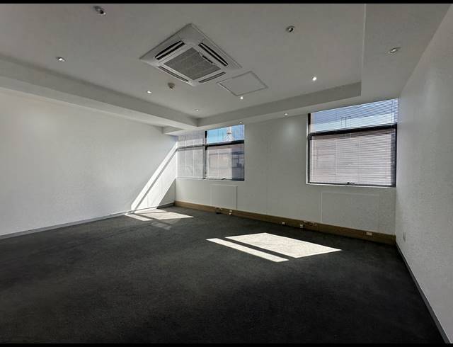 512M² OFFICE TO LET IN SANDHURST